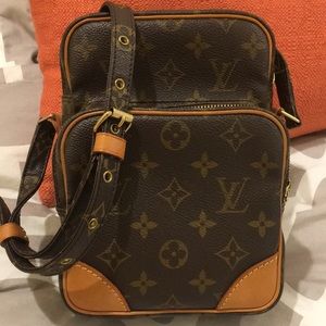 AUTHENTIC LOUIS VUITTON!!